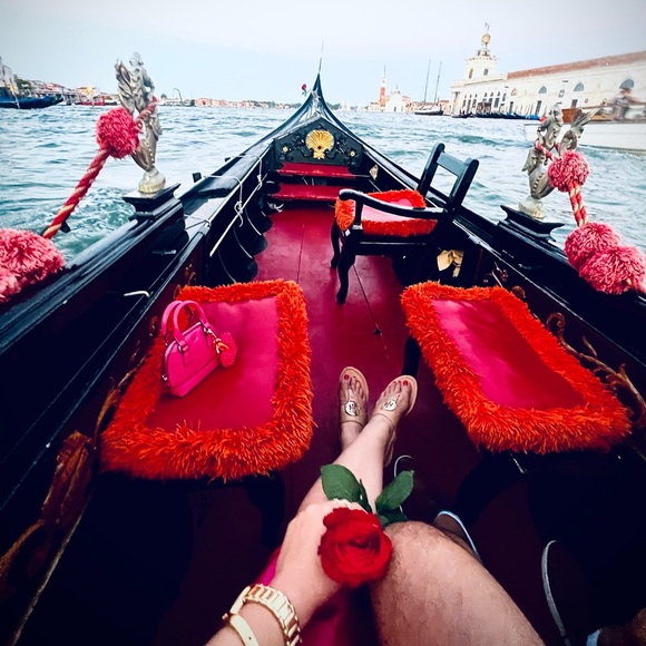 Meet your Posher, Alicia 💖 - Picture 3 of 3